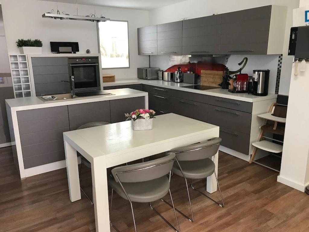 Exclusive Fewo In Warnemuende, 150M To The Beach, 2 Bathrooms, 2 Bedrooms, Sauna, Wifi And Much More. Rostock Exterior photo