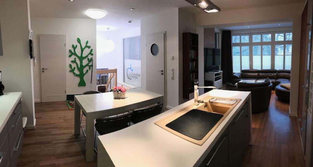Exclusive Fewo In Warnemuende, 150M To The Beach, 2 Bathrooms, 2 Bedrooms, Sauna, Wifi And Much More. Rostock Exterior photo