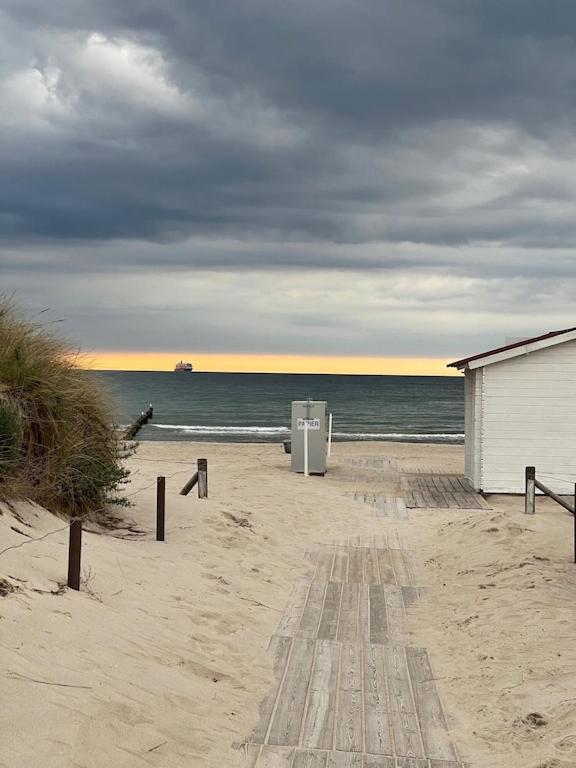 Exclusive Fewo In Warnemuende, 150M To The Beach, 2 Bathrooms, 2 Bedrooms, Sauna, Wifi And Much More. Rostock Exterior photo